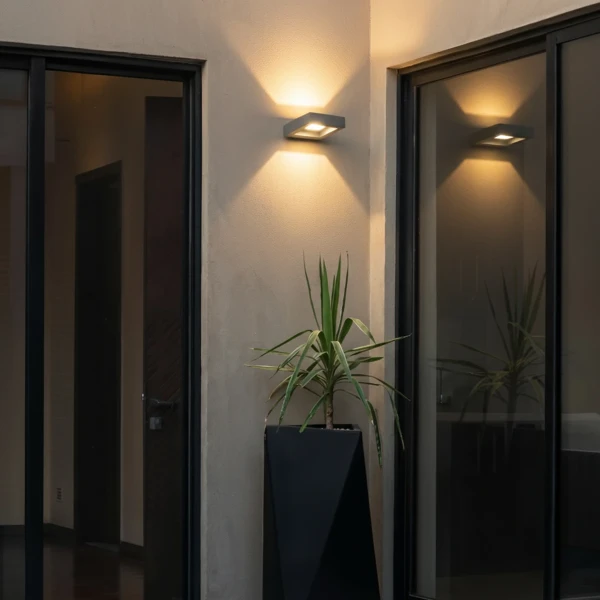 kelvo® AURA KLV-101-0117 Μοντέρνο Φωτιστικό Τοίχου - Απλίκα LED 7W 875lm 45° AC 220-240V Αδιάβροχο IP65 Θερμό Λευκό 2700K - Bridgelux COB Chip & TÜV SÜD Driver - Γκρι Ανθρακί Ματ - Μ13 x Π15 x Υ4.5cm - 5 Χρόνια Εγγύηση