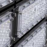 GloboStar® GOLIATH 90105 LED Προβολέας Γηπέδου - Φωτιστικό Tunnel 1000W 160000LM 75°*135° AC 100-277V Αδιάβροχο IP65 Μ62 x Π22 x Υ90cm Ψυχρό Λευκό 5000K - MeanWell Driver & LumiLEDs Chip - 5 Χρόνια Εγγύηση