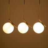 GloboStar® MONROE 00955 Μοντέρνο Κρεμαστό Φωτιστικό Οροφής Τρίφωτο 3 x E27 Χρυσό - Λευκό Μεταλλικό Μπάλα Μ74 x Π25 x Υ50cm