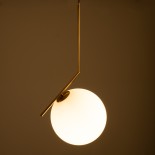 GLOBOSTAR® MONROE 00956 Μοντέρνο Κρεμαστό Φωτιστικό Οροφής με Ντουί 1 x E27 AC 220-240V IP20 - Χρυσό & Λευκό - Μ30 x Π30 x Υ75cm