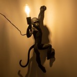 GloboStar® APES 01804 Μοντέρνο Επιτοίχιο Φωτιστικό Απλίκα Μονόφωτο 1 x E27 IP20 Μαύρο Πλαστικό - Μ34 x Π31 x Υ61cm