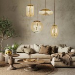 GloboStar® ΑΧΤΟΝ 00754 Μοντέρνο Κρεμαστό Φωτιστικό Ανάρτηση LED 7W 500 lm 180° AC 100-240V IP20 Θερμό Λευκό 2700K Μελί Γυαλί με Χρυσό Μέταλλο - Μ17 x Π17 x Υ18cm - 2 Xρόνια Εγγύηση