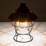 GloboStar® 85697 Αυτόνομο Φανάρι Camping LED 4W USB 2.0 με Επαναφορτιζόμενη Μπαταρία 1 x 18650 2000mAh Li-ion Power Bank IP20 Dimmable Καφέ με Διάφανο Γυαλί CCT Εναλλαγή Φωτισμού μέσω On/Off All In One Ψυχρό 6000K+Φυσικό 4500K+Θερμό 2700K Φ13.5 x Υ17.5cm