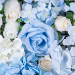 GloboStar® Artificial Garden ROSES STORY 20353 Τεχνητό Διακοσμητικό Πάνελ Λουλουδιών - Κάθετος Κήπος σύνθεση Μπλε & Μπεζ Τριαντάφυλλα Μ40 x Π60 x Υ10cm 