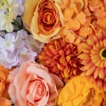 GloboStar® Artificial Garden ROSES STORY 20354 Τεχνητό Διακοσμητικό Πάνελ Λουλουδιών - Κάθετος Κήπος σύνθεση Πορτοκαλί & Ροζ Τριαντάφυλλα Μ40 x Π60 x Υ12cm 