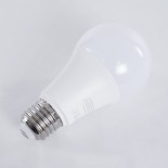 GloboStar® 60054 Λάμπα LED E27 A60 Γλόμπος 10W 990lm 260° AC 175-265V IP20 Φ6 x Υ11cm Ψυχρό Λευκό 6000K με Αισθητήρα Κίνησης Micro Wave - 3 Χρόνια Εγγύηση