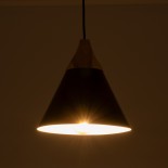 GLOBOSTAR® SHADE 00906 Μοντέρνο Κρεμαστό Φωτιστικό Οροφής με Ντουί 1 x E27 AC 220-240V IP20 - Μαύρο & Μπεζ - Μ23 x Π23 x Υ22cm