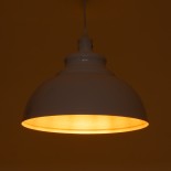 GloboStar® ANDY 00999 Μοντέρνο Κρεμαστό Φωτιστικό Καμπάνα Μονόφωτο 1 x E27 IP20 Λευκό & Χρυσό Μέταλλο - Μ35 x Π35 x Υ28cm