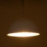 GloboStar® CHIME 01030 Μοντέρνο Κρεμαστό Φωτιστικό Οροφής Μονόφωτο Λευκό Μεταλλικό Καμπάνα Φ30 x Y15cm