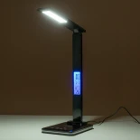 GLOBOSTAR® ZENTIME 76564 Μοντέρνο Επιτραπέζιο Φωτιστικό Γραφείου με Ασύρματη Φόρτιση 10W 2A & Ψηφιακό Ρολόι LED 3.5W 350lm 120° DC 5V με USB-C IP20 Ρυθμιζόμενο Λευκό CCT με Αφή 2700K/4500K/6000K Dimmable - Sanan SMD Chip - Μαύρο - Μ18 x Π12 x Υ40cm - 2 Χρ