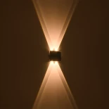 GLOBOSTAR® SIXOAD 60677 Μοντέρνο Φωτιστικό Τοίχου - Απλίκα LED 8W 1000lm 30° AC 220-240V Αδιάβροχο IP65 Θερμό Λευκό 2700K - CREE XPE Chip & TÜV SÜD Driver - Μαύρο Ματ - Μ12 x Π4 x Υ8cm - 5 Χρόνια Εγγύηση