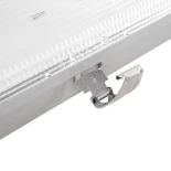 GLOBOSTAR® VIGAS 90613 Γραμμικό Βιομηχανικό Φωτιστικό Σκαφάκι Tri-Proof με Μεταλλικά Clips για 2 x Λάμπες T8 G13 90cm Τύπου Φθορίου LED Τροφοδοσίας Ενός Άκρου 120° AC 220-240V Αδιάβροχο IP65 - Γκρι με Διάφανο Κάλυμμα Πλαστικό PC - Μ126 x Π11.5 x Υ9cm