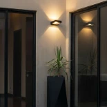 kelvo® AURA KLV-101-0116 Μοντέρνο Φωτιστικό Τοίχου - Απλίκα LED 7W 875lm 45° AC 220-240V Αδιάβροχο IP65 Θερμό Λευκό 2700K - Bridgelux COB Chip & TÜV SÜD Driver - Μαύρο Ματ - Μ13 x Π15 x Υ4.5cm - 5 Χρόνια Εγγύηση