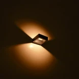 kelvo® AURA KLV-101-0116 Μοντέρνο Φωτιστικό Τοίχου - Απλίκα LED 7W 875lm 45° AC 220-240V Αδιάβροχο IP65 Θερμό Λευκό 2700K - Bridgelux COB Chip & TÜV SÜD Driver - Μαύρο Ματ - Μ13 x Π15 x Υ4.5cm - 5 Χρόνια Εγγύηση