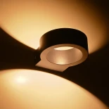 kelvo® AURA KLV-101-0113 Μοντέρνο Φωτιστικό Τοίχου - Απλίκα LED 7W 875lm 45° AC 220-240V Αδιάβροχο IP65 Θερμό Λευκό 2700K - Lumileds COB Chip & TÜV SÜD Driver - Μαύρο Ματ - Μ15 x Π13 x Υ4.5cm - 5 Χρόνια Εγγύηση