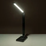 GLOBOSTAR® TEBLA 60482 Μοντέρνο Επιτραπέζιο Φωτιστικό Γραφείου με Ασύρματη Φόρτιση 5W 1A LED 5W 500lm 120° AC 220-240V IP20 Ρυθμιζόμενο Λευκό CCT με Αφή 2700K/4500K/6000K Dimmable - Bridgelux SMD Chip - Μαύρο - Μ11 x Π33 x Υ36cm - 2 Χρόνια Εγγύηση