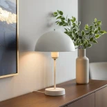 GLOBOSTAR® GAZETA 203-0301 Μοντέρνο Επιτραπέζιο Φωτιστικό Πορτατίφ με Ντουί 1 x E27 AC 220-240V IP20 - Λευκό  - Μ25 x Π25 x Υ39cm