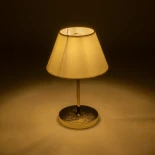 GLOBOSTAR® GLOSSY 204-0071 Μοντέρνο Επιτραπέζιο Φωτιστικό Πορτατίφ με Ντουί 1 x E27 AC 220-240V IP20 - Χρυσό & Λευκό - Μ22 x Π22 x Υ37cm