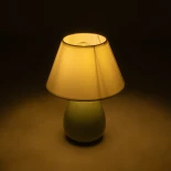 GLOBOSTAR® CESTA 204-0182 Μοντέρνο Επιτραπέζιο Φωτιστικό Πορτατίφ με Ντουί 1 x E27 AC 220-240V IP20 - Λαδί & Μπεζ - Μ22 x Π22 x Υ30cm