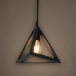 GloboStar® TRIANGLE 01063 Μοντέρνο Κρεμαστό Φωτιστικό Γεωμετρικό Σχήμα Μονόφωτο 1 x E27 IP20 Μαύρο Μέταλλο - Μ25 x Π25 x Y21cm