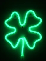GloboStar® 78572 Φωτιστικό Ταμπέλα Φωτεινή Επιγραφή NEON LED Σήμανσης FOUR LEAF CLOVER 5W με Καλώδιο Τροφοδοσίας USB - Μπαταρίας 3xAAA (Δεν Περιλαμβάνονται) - Πράσινο