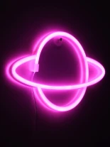 GloboStar® 78588 Φωτιστικό Ταμπέλα Φωτεινή Επιγραφή NEON LED Σήμανσης PLANET SATURN 5W με Καλώδιο Τροφοδοσίας USB - Μπαταρίας 3xAAA (Δεν Περιλαμβάνονται) - Ροζ