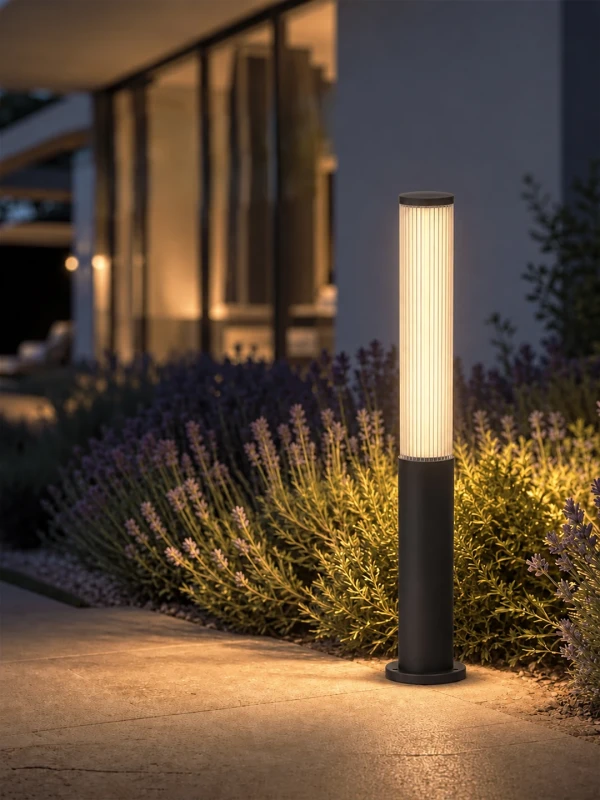 GLOBOSTAR® CYLIS GLB-103-0014 Φωτιστικό Κολωνάκι Κήπου LED 15W 1350lm 360° AC 220-240V Αδιάβροχο IP65 Θερμό Λευκό 2700K - Sanan SMD Chip - Μαύρο Ματ - Μ13 x Π13 x Υ80cm - 3 Χρόνια Εγγύηση