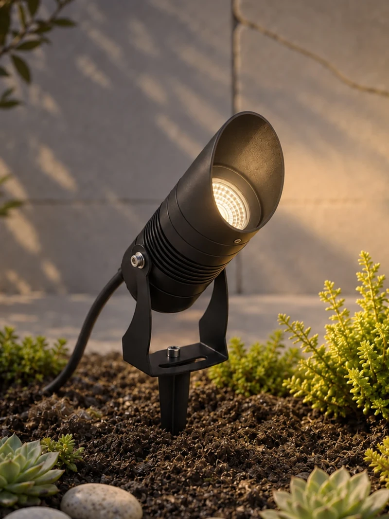 GLOBOSTAR® GARDO GLB-103-0025 Φωτιστικό Σποτ για Φυτά - Δέντρα με Βάση Κήπου / Καρφωτό LED 10W 900lm 24° DC 24V Αδιάβροχο IP65 Θερμό Λευκό 2700K - Sanan SMD Chip - Μαύρο Ματ - Μ5 x Π5 x Υ18cm - 3 Χρόνια Εγγύηση